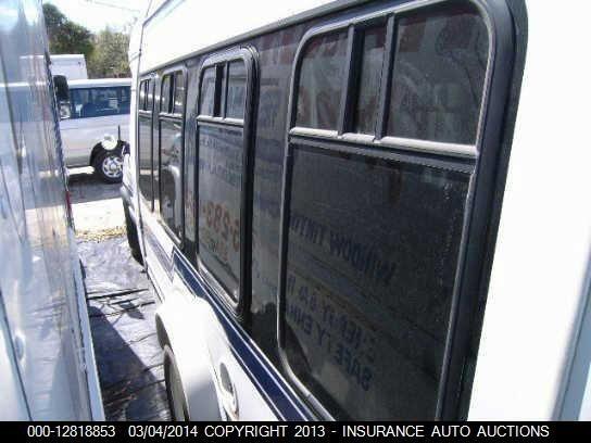 1FDWE35P04HA54811 2004 FORD CUTAWAY VAN photo no. 3