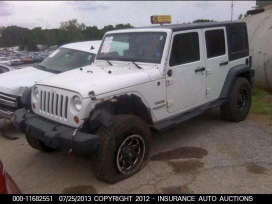 1J4BA3H13BL614119 2011 JEEP WRANGLERUNLIMITED photo no. 2