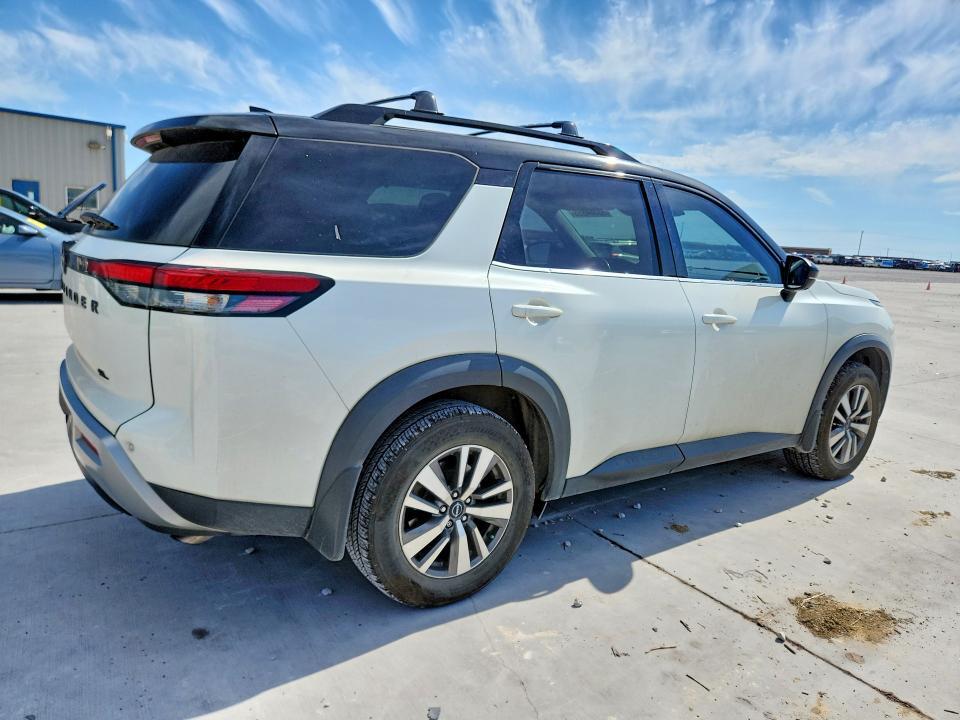 2022 NISSAN PATHFINDER SL — Фото 3 из 13