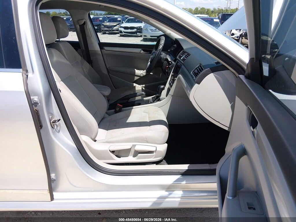 1VWAT7A39HC043692 2017 VOLKSWAGEN PASSAT photo no. 5