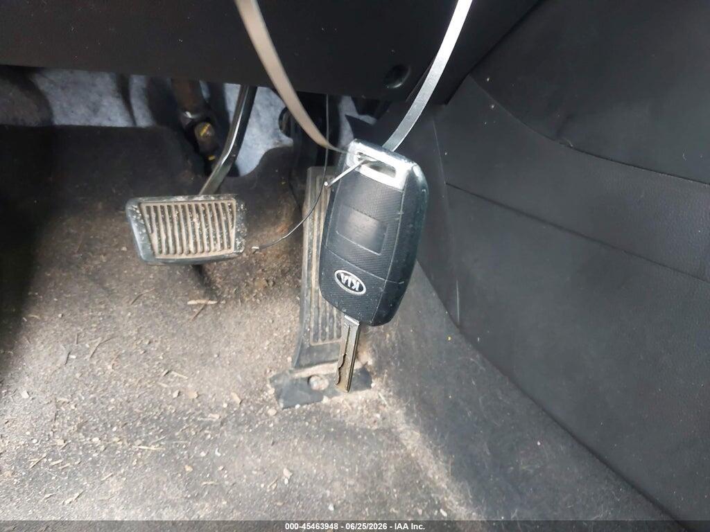 KNDJN2A23G7396945 2016 KIA SOUL photo no. 11
