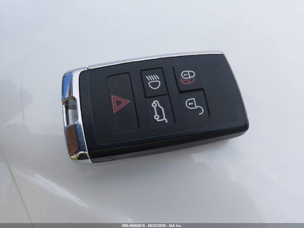 SALYJ2EX8NA330075 2022 LAND ROVER RANGE ROVER VELAR photo no. 11