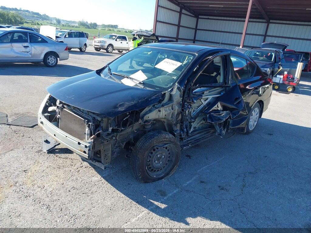 3N1CN7AP4JL839529 2018 NISSAN VERSA photo no. 2