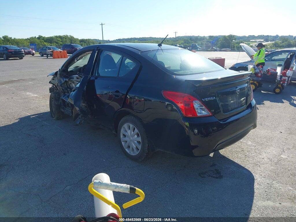 3N1CN7AP4JL839529 2018 NISSAN VERSA photo no. 3