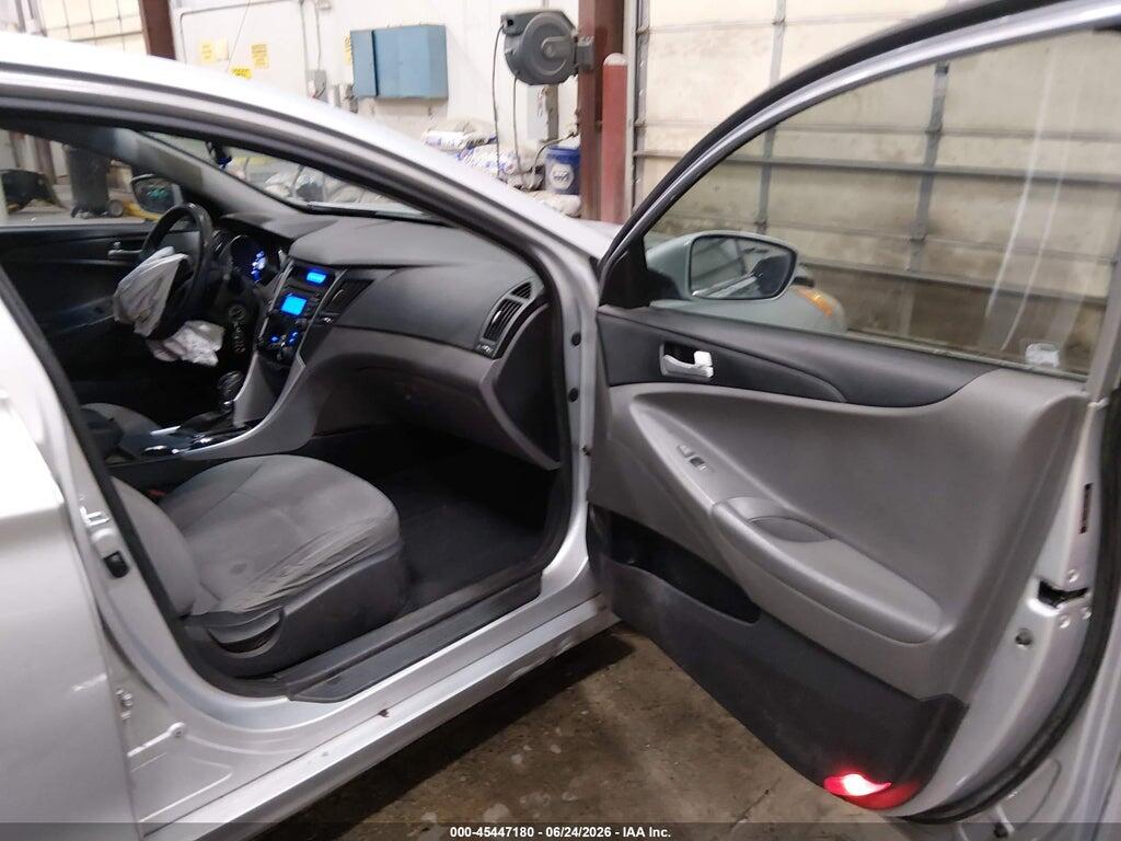 5NPEB4AC8DH517989 2013 HYUNDAI SONATA photo no. 5