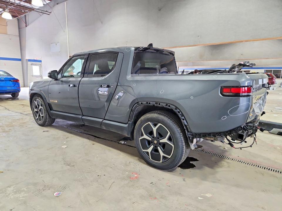 2022 RIVIAN R1T ADVENTURE — Фото 2 из 13