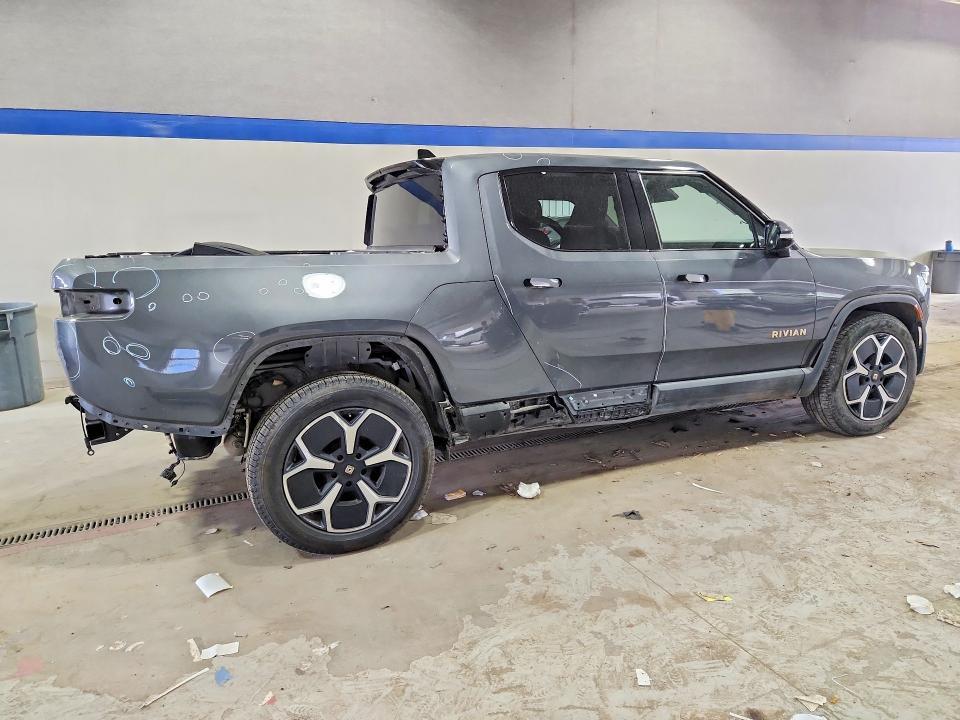 2022 RIVIAN R1T ADVENTURE — Фото 3 из 13