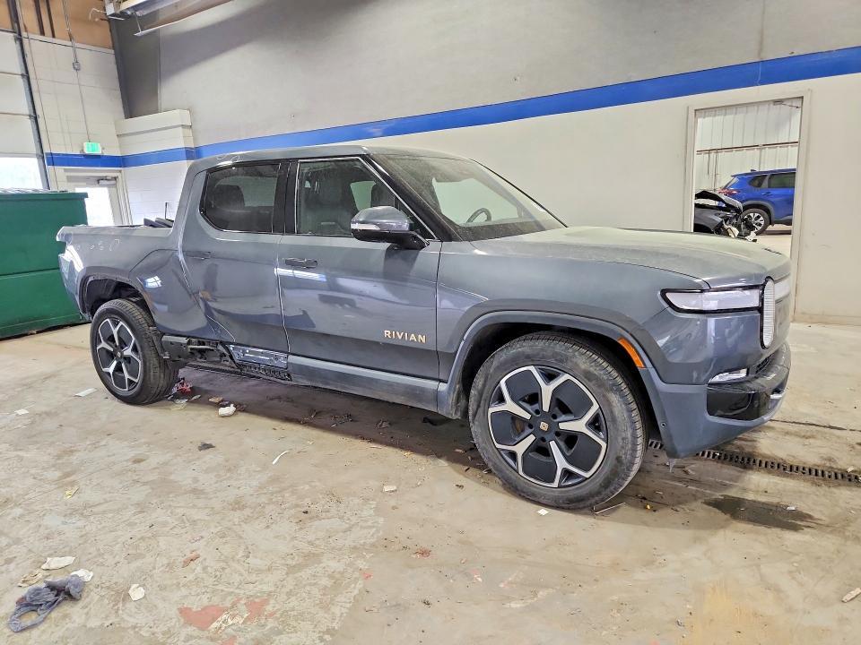 2022 RIVIAN R1T ADVENTURE — Фото 4 из 13