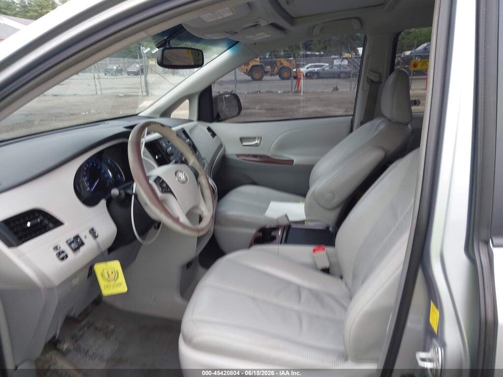 5TDDK3DC1BS012174 2011 TOYOTA SIENNA photo no. 5