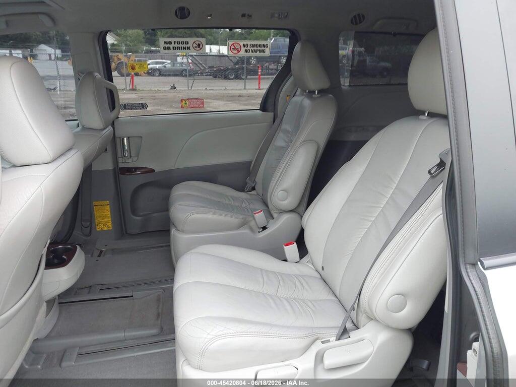 5TDDK3DC1BS012174 2011 TOYOTA SIENNA photo no. 8