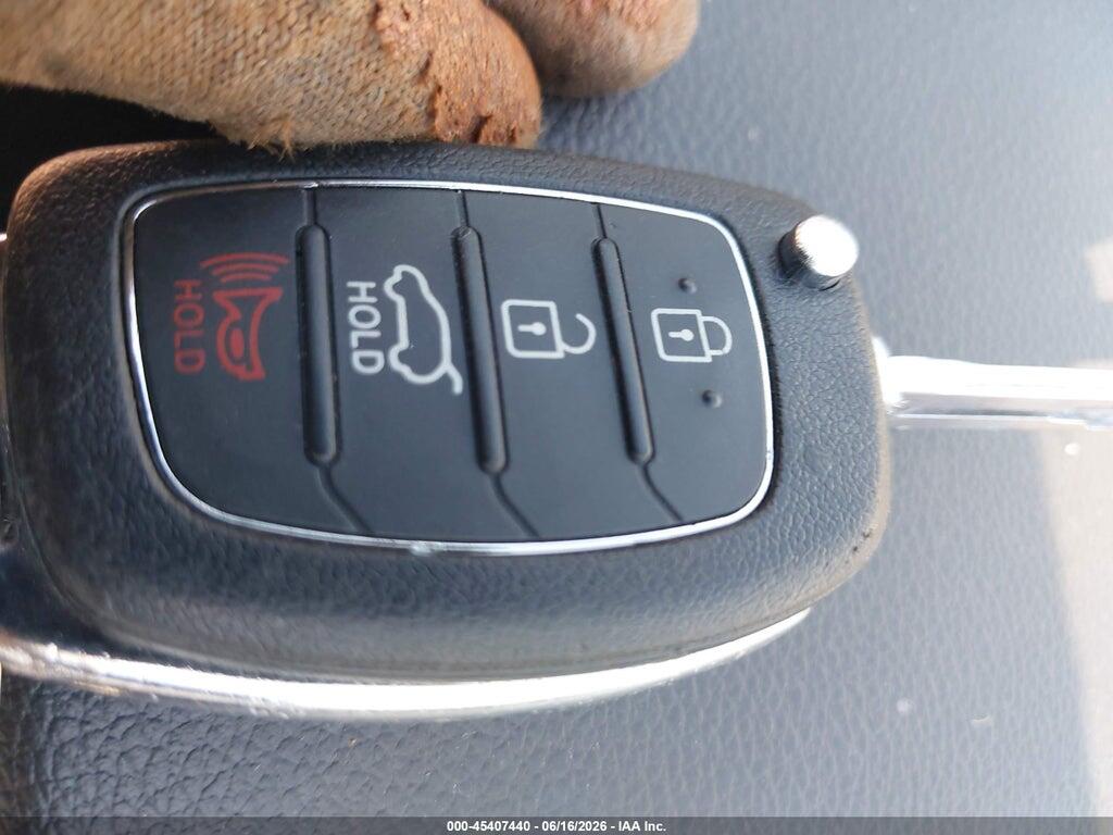5NPE24AF3HH582801 2017 HYUNDAI SONATA photo no. 11