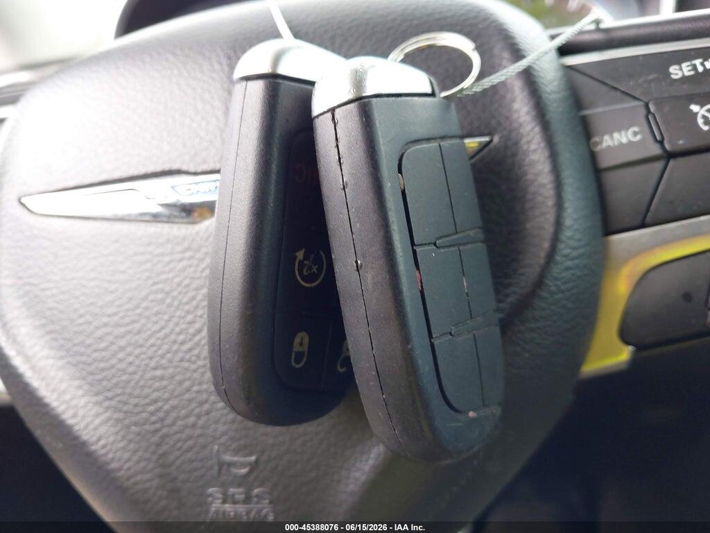 2C3CCAAG9GH135672 2016 CHRYSLER 300 photo no. 11
