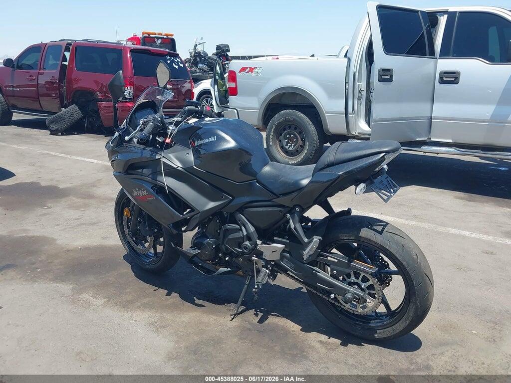 ML5EXER17TDAH2667 2026 KAWASAKI EX650 photo no. 3
