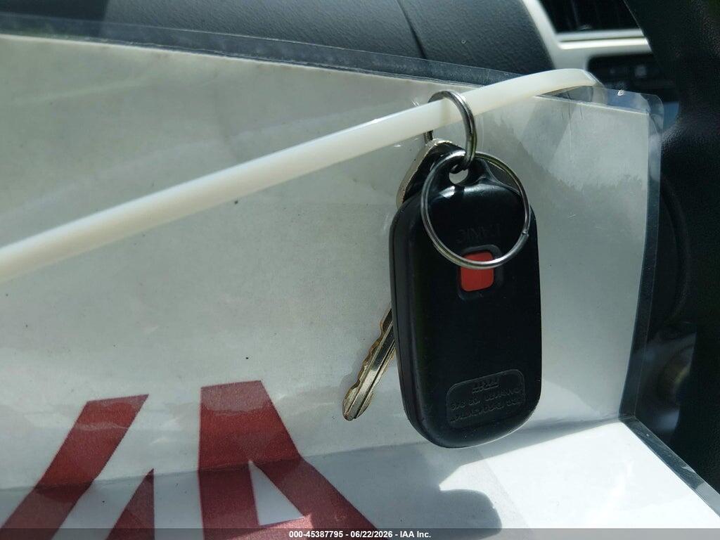 JTDBT923X84017100 2008 TOYOTA YARIS photo no. 11
