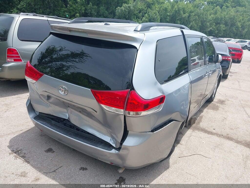 5TDKK3DC1DS398153 2013 TOYOTA SIENNA photo no. 4