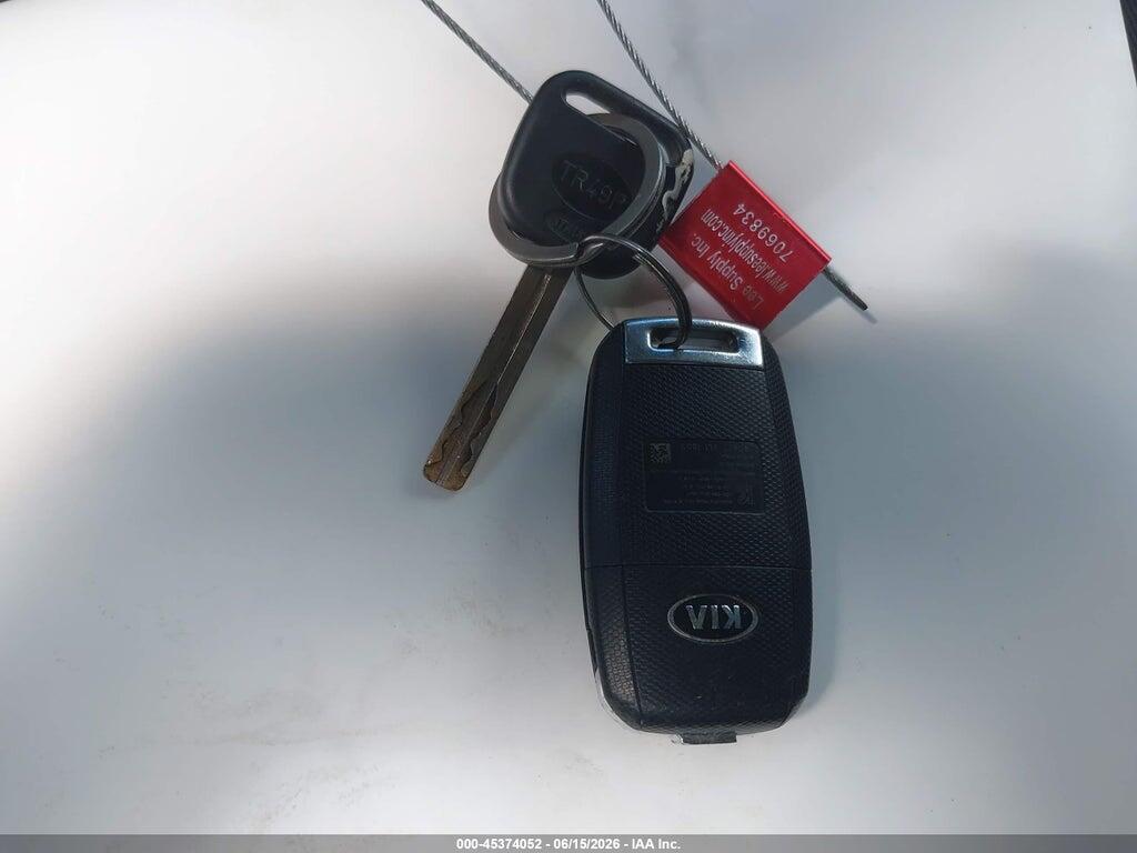 KNDJP3A59G7322388 2016 KIA SOUL photo no. 11