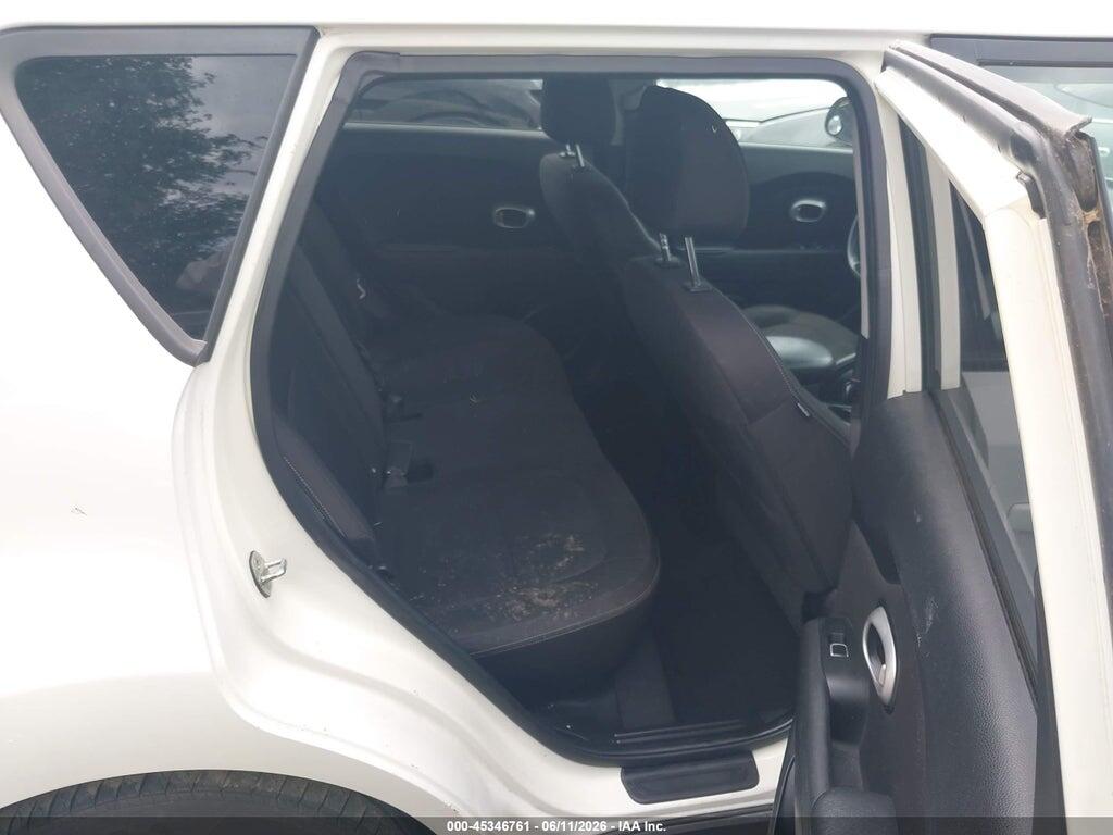 KNDJN2A25H7422138 2017 KIA SOUL photo no. 8