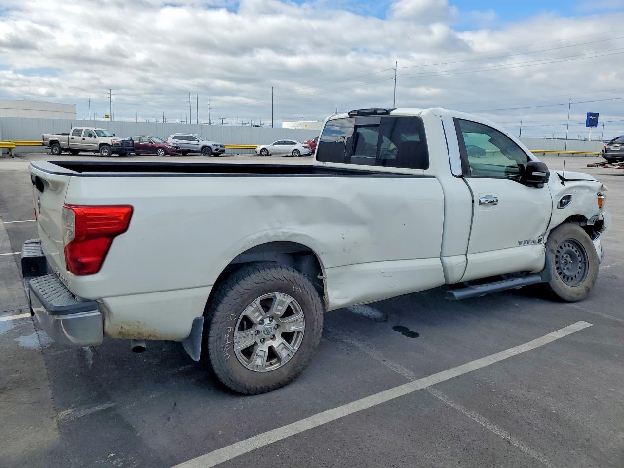 2017 NISSAN TITAN SV — Фото 3 из 12