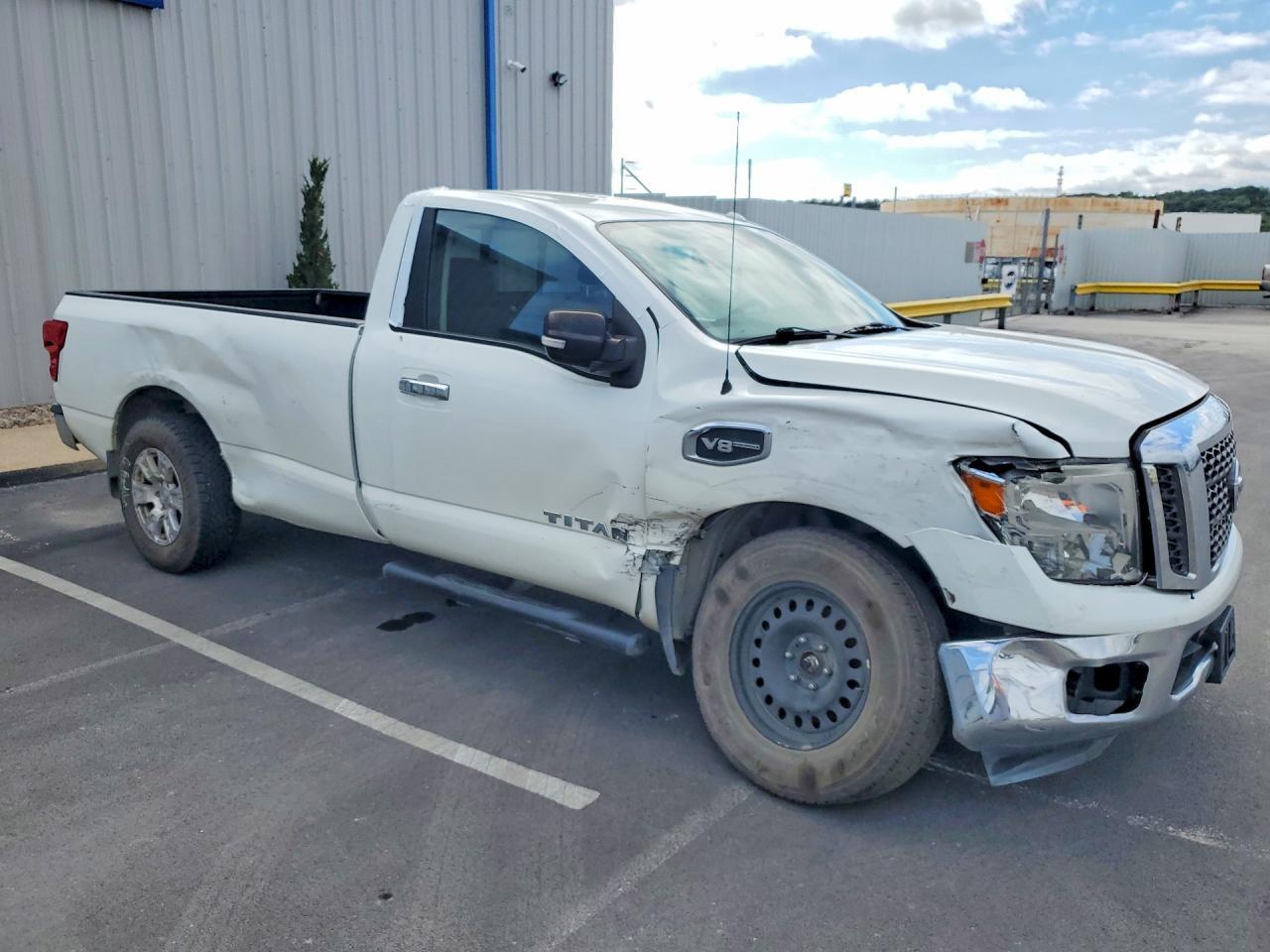 2017 NISSAN TITAN SV — Фото 4 из 12