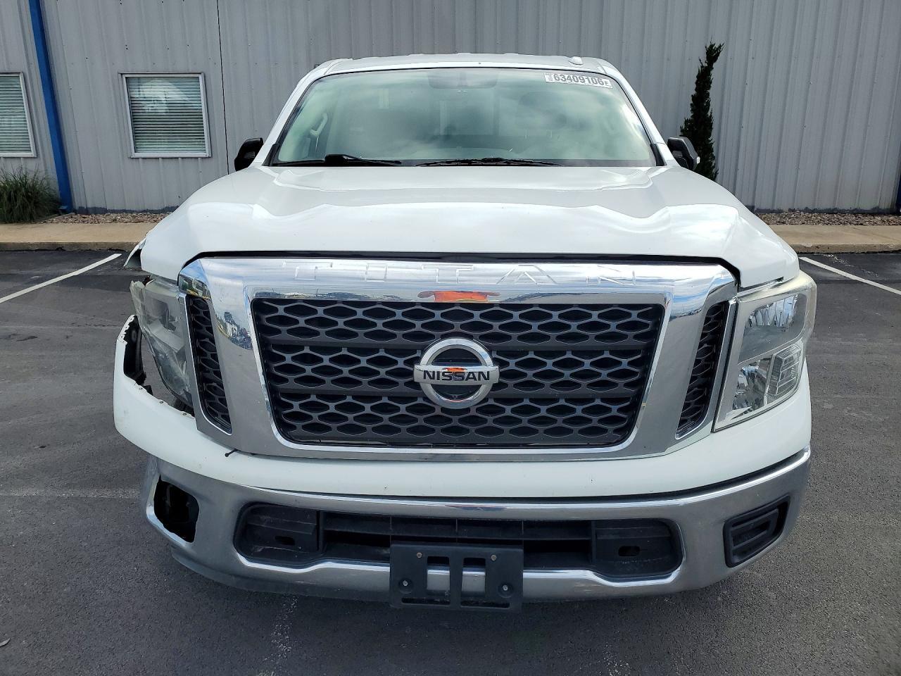 2017 NISSAN TITAN SV — Фото 5 из 12