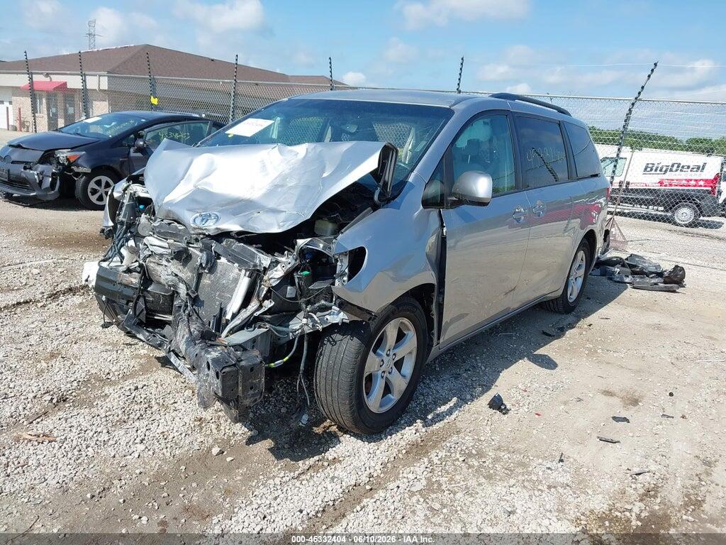 5TDKZ3DC6HS773309 2017 TOYOTA SIENNA photo no. 2