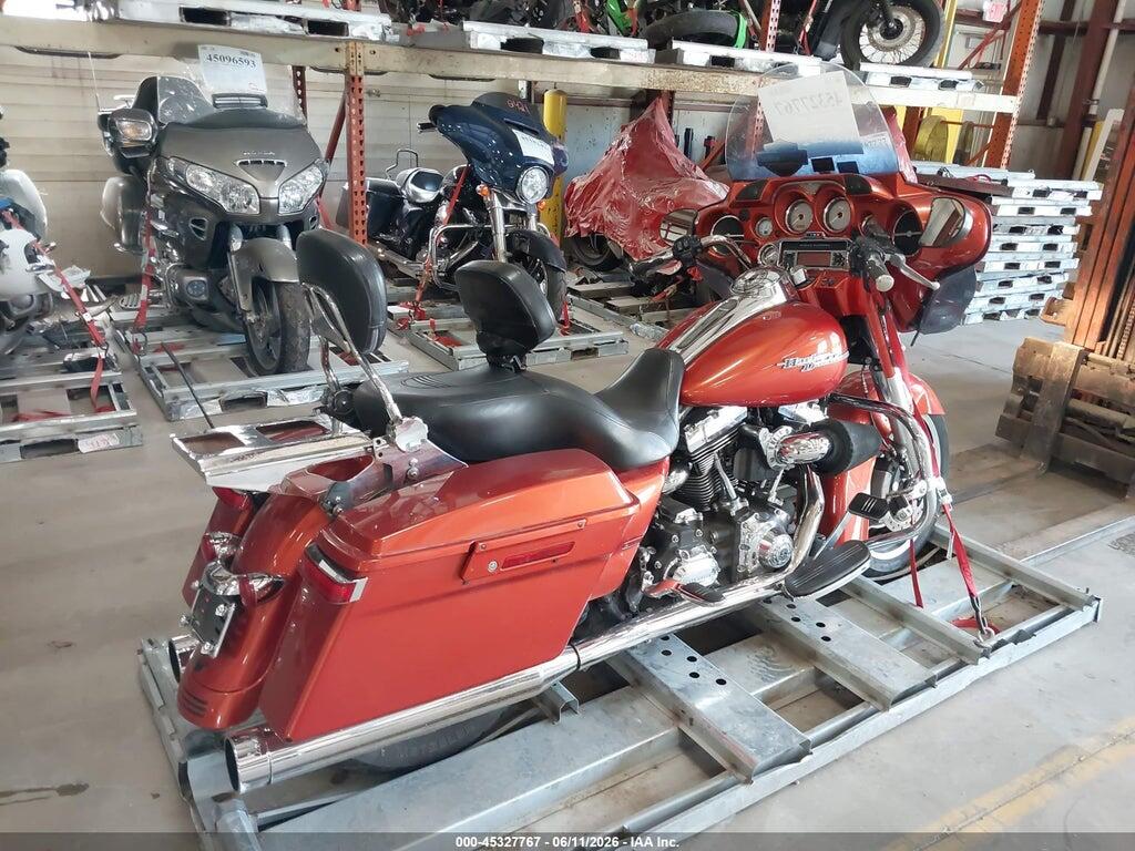 1HD1KB417BB610271 2011 HARLEY-DAVIDSON FLHX photo no. 4