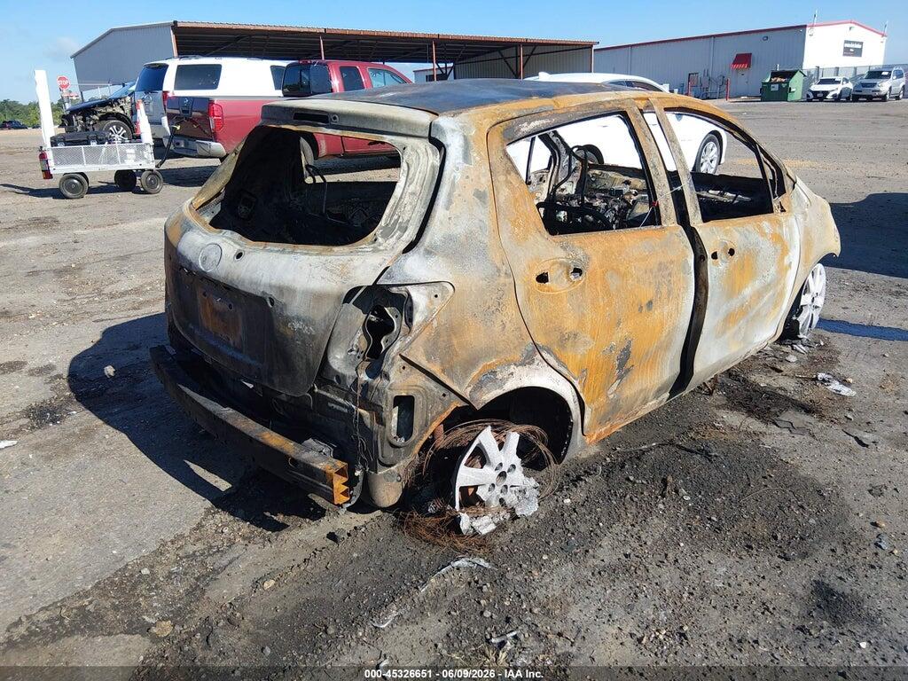 VNKKTUD35FA039575 2015 TOYOTA YARIS photo no. 12