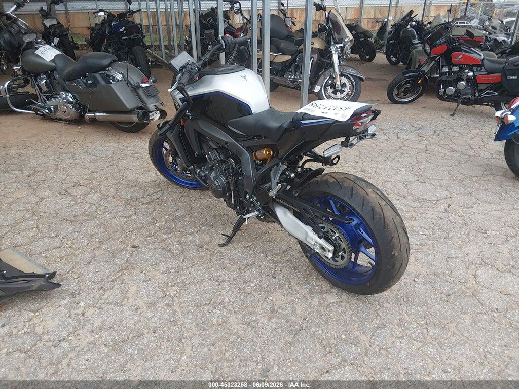 JYARN95E4SA001761 2025 YAMAHA MT09 photo no. 3