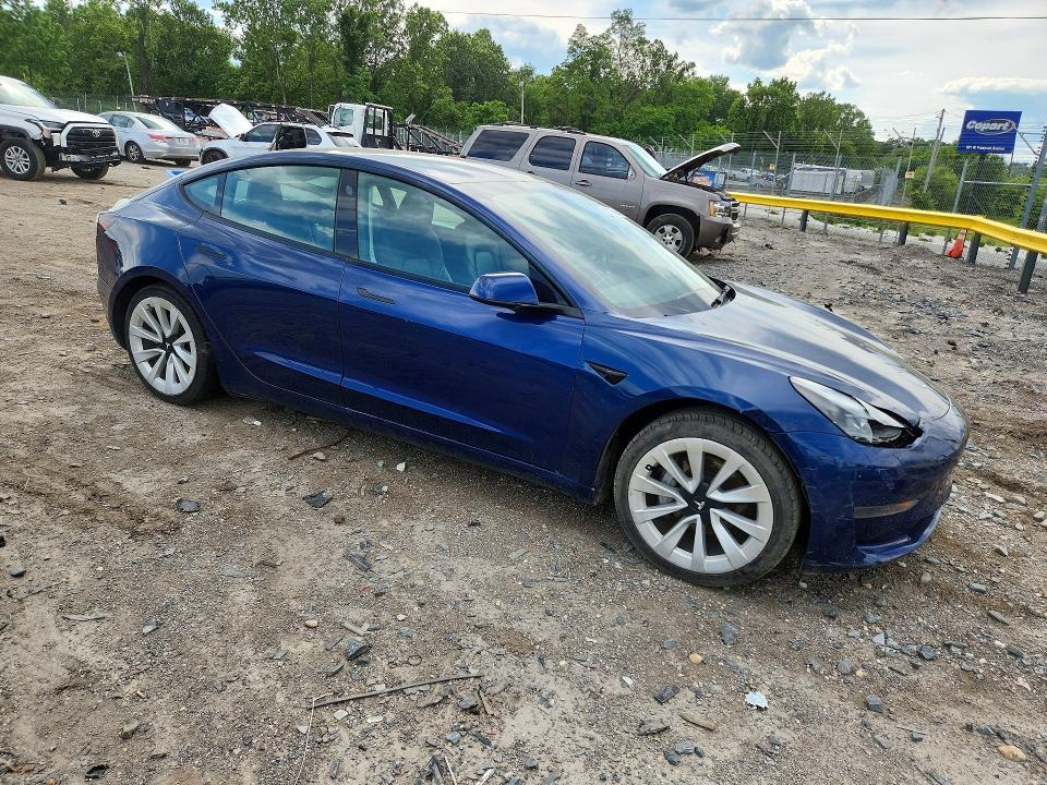 2022 TESLA 3 — Фото 4 из 12