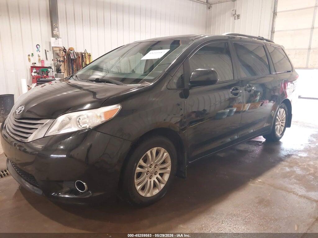5TDYK3DC3DS299845 2013 TOYOTA SIENNA photo no. 2