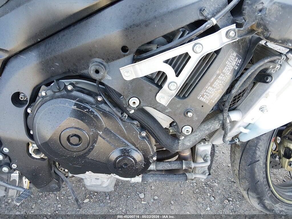 JS1GT78A3F2100838 2015 SUZUKI GSX-R1000 photo no. 8
