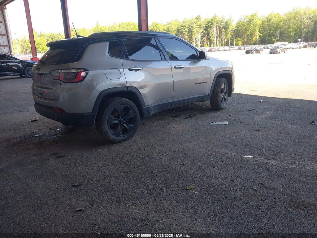 3C4NJDBB1JT456439 2018 JEEP COMPASS photo no. 4