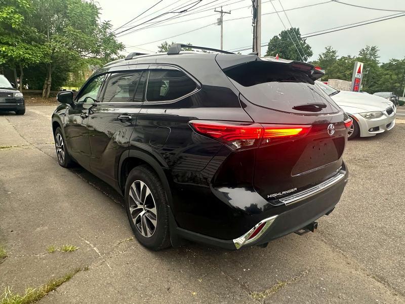 2022 TOYOTA HIGHLANDER XLE — Фото 2 из 14