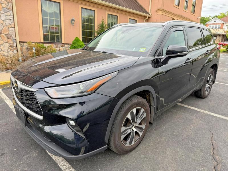 2022 TOYOTA HIGHLANDER XLE
