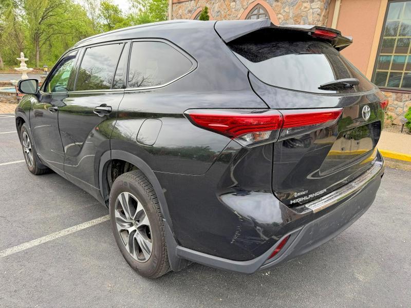 2022 TOYOTA HIGHLANDER XLE — Фото 2 из 12