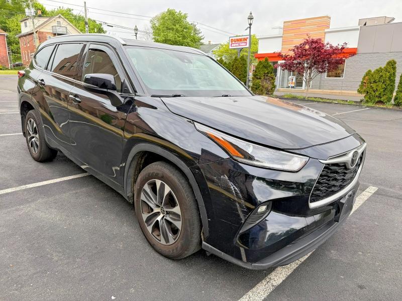 2022 TOYOTA HIGHLANDER XLE — Фото 4 из 12