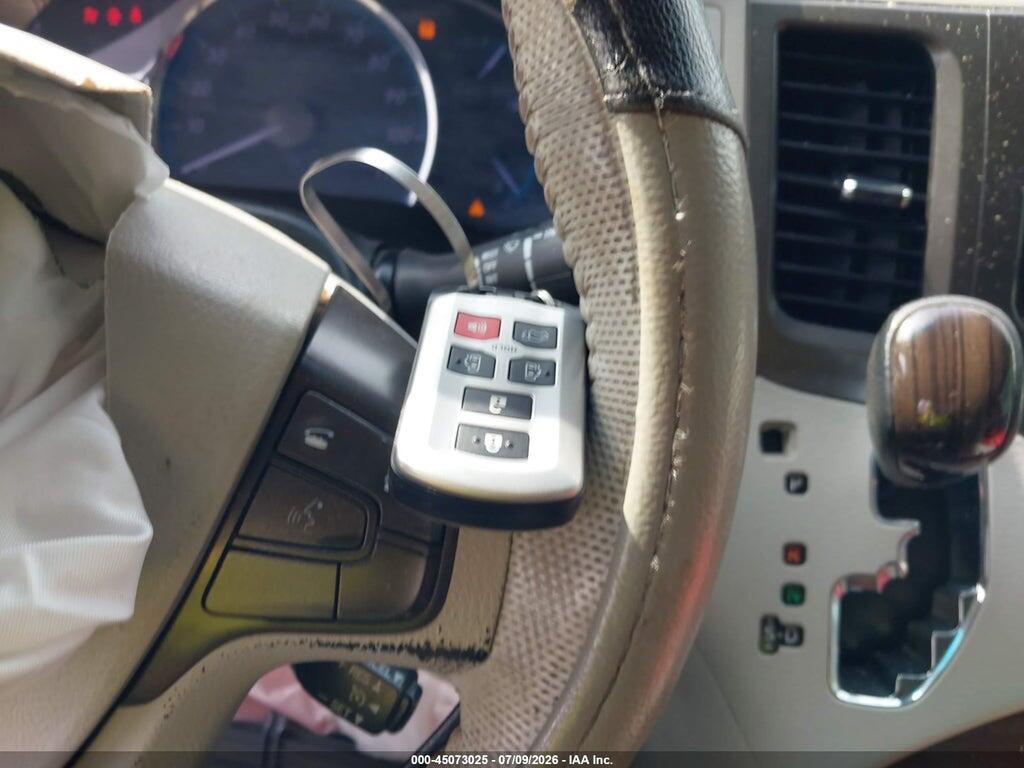 5TDDK3DC5DS063180 2013 TOYOTA SIENNA photo no. 11