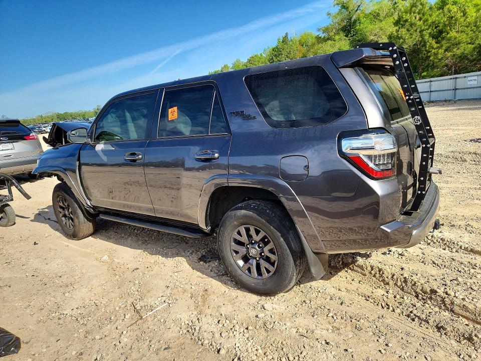 2022 TOYOTA 4RUNNER TRD OFF-ROAD — Фото 2 из 13