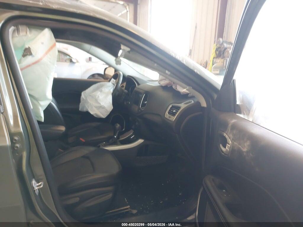 3C4NJCBB7JT140165 2018 JEEP COMPASS photo no. 5