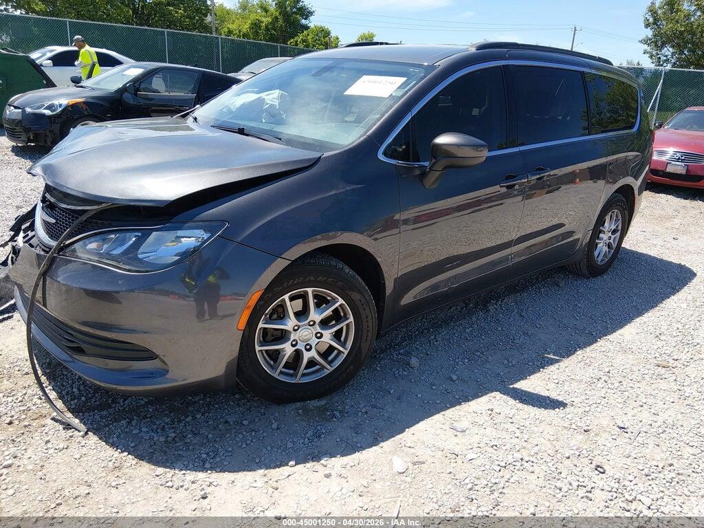 2C4RC1DG0LR265717 2020 CHRYSLER VOYAGER photo no. 2