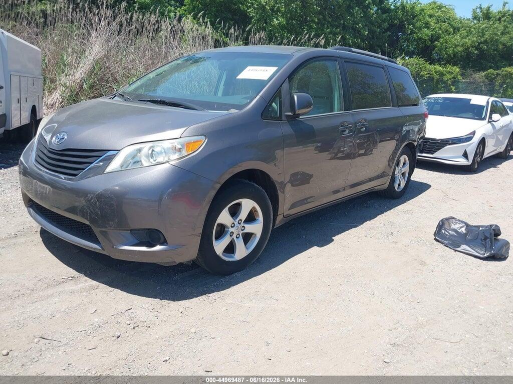 5TDKK3DC8DS374464 2013 TOYOTA SIENNA photo no. 2