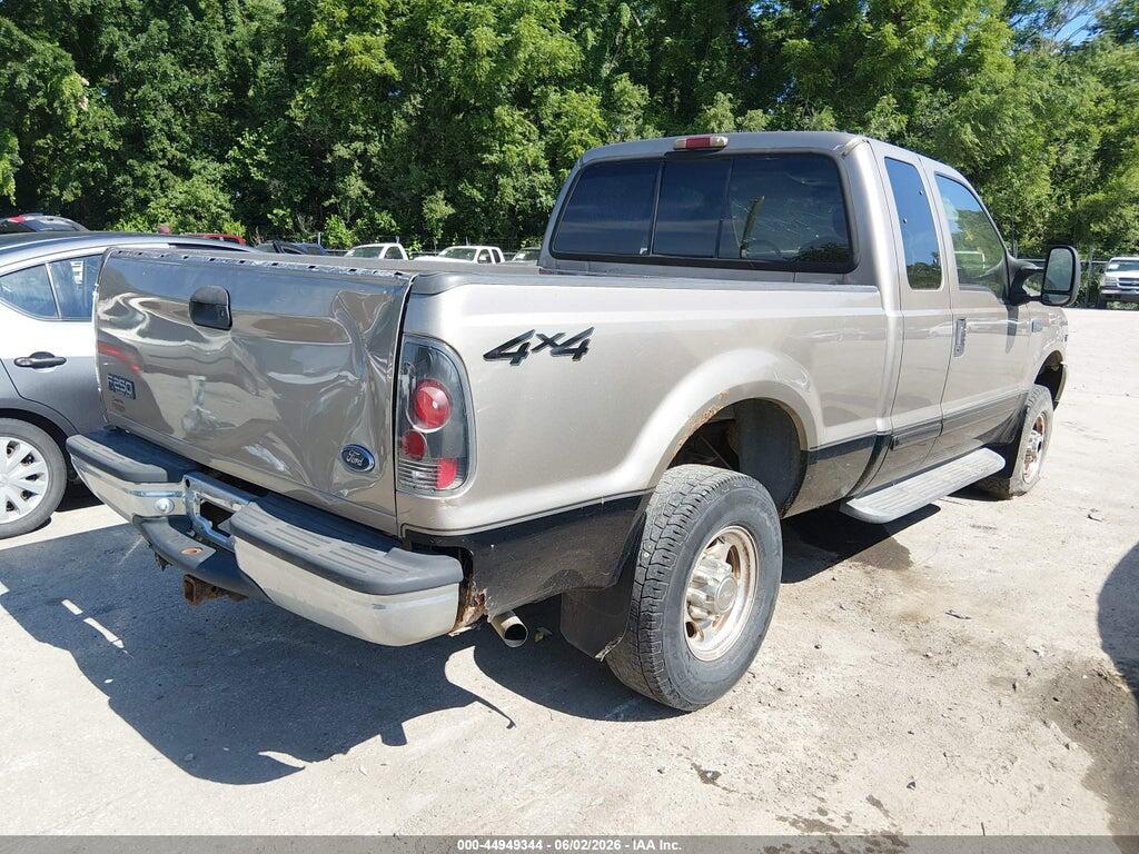 1FTNX21S02EA21935 2002 FORD F-250 photo no. 4