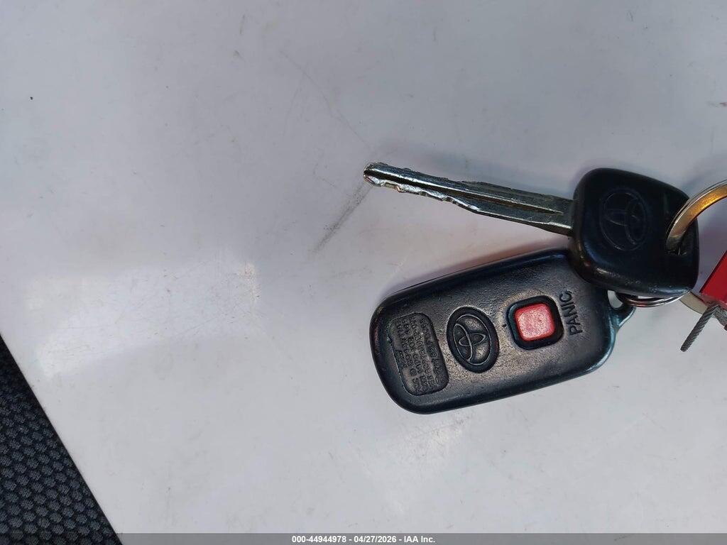 2T1KR32E94C229944 2004 TOYOTA MATRIX photo no. 11