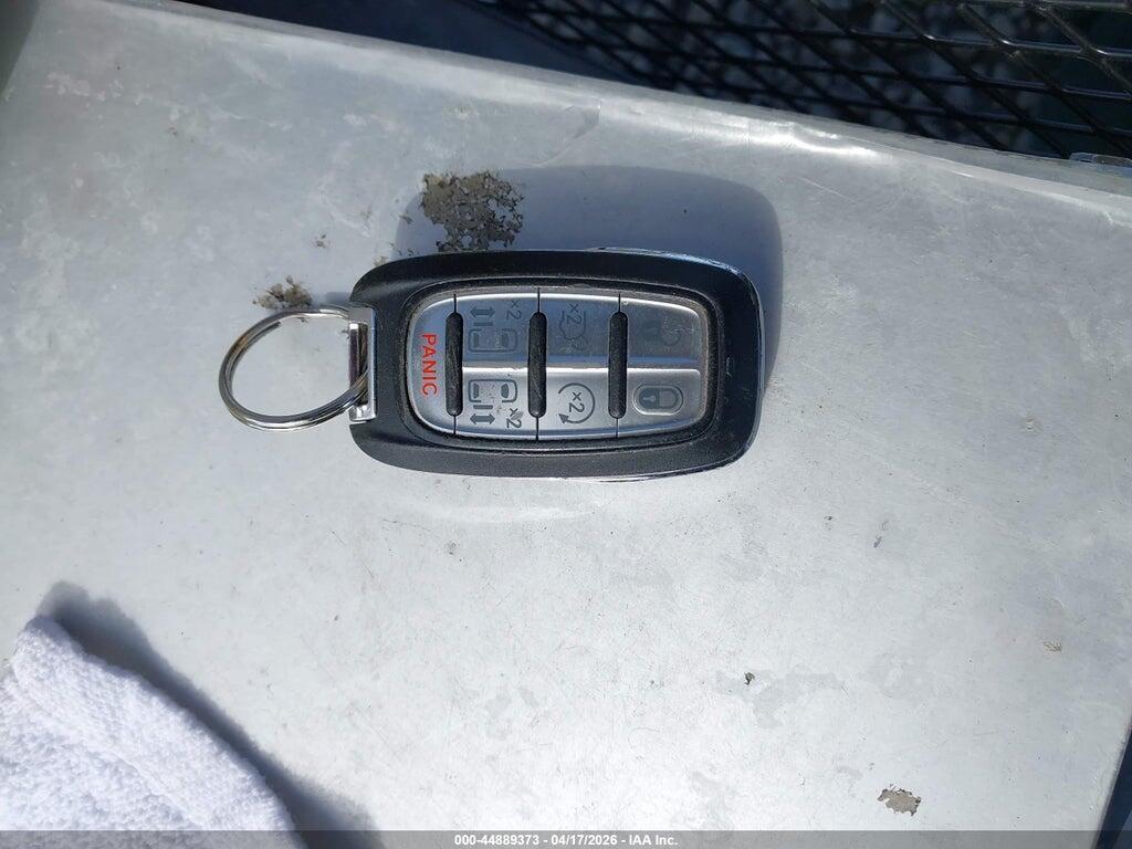 2C4RC1DG0LR257441 2020 CHRYSLER VOYAGER photo no. 11