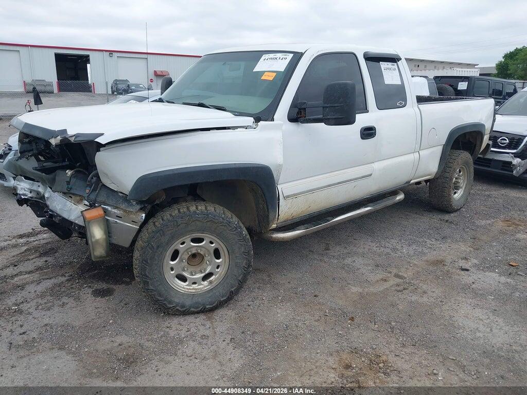 1GCHC29UX4E333682 2004 CHEVROLET SILVERADO 2500HD photo no. 2