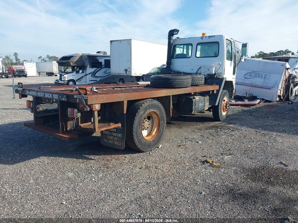 49HAAABV42DK20882 2002 STERLING TRUCK SC photo no. 4
