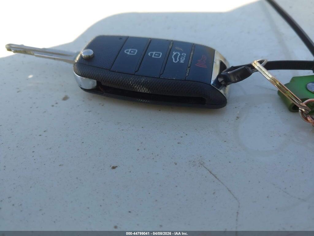3KPFK4A75HE081927 2017 KIA FORTE photo no. 11