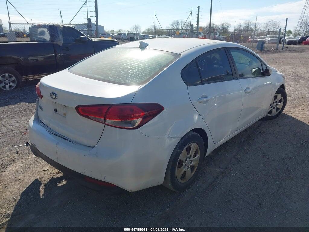 3KPFK4A75HE081927 2017 KIA FORTE photo no. 4