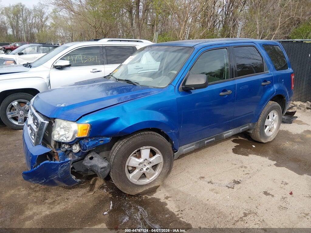 1FMCU0C75BKA74379 2011 FORD ESCAPE photo no. 2