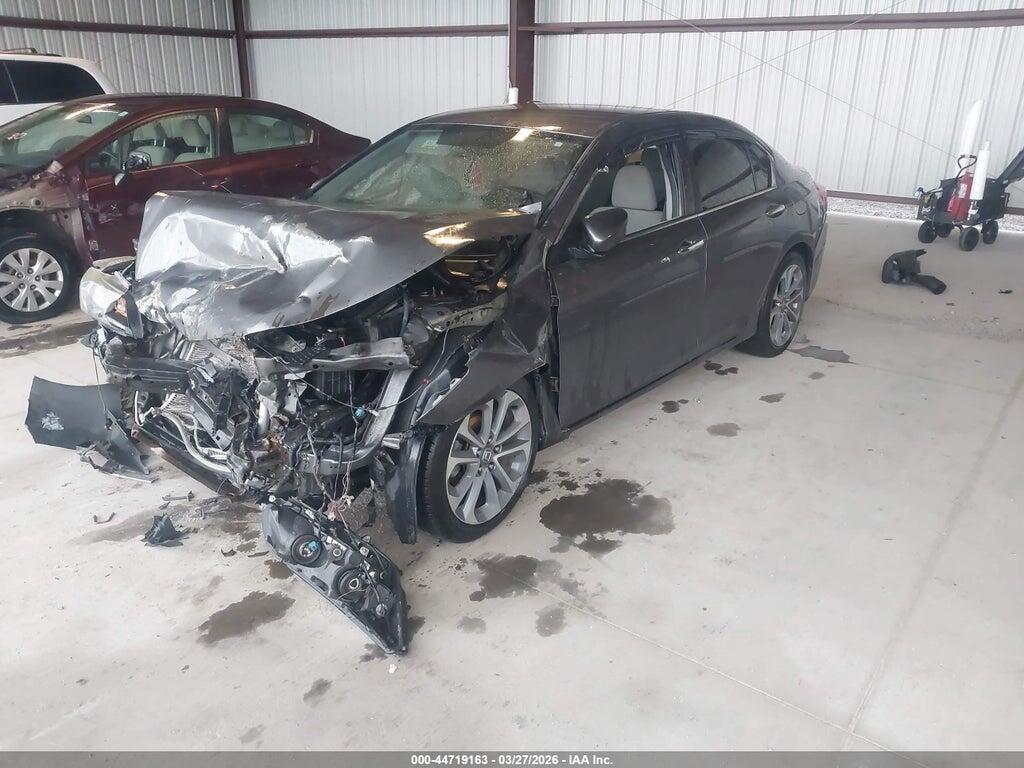 1HGCR2F37DA002443 2013 HONDA ACCORD photo no. 2